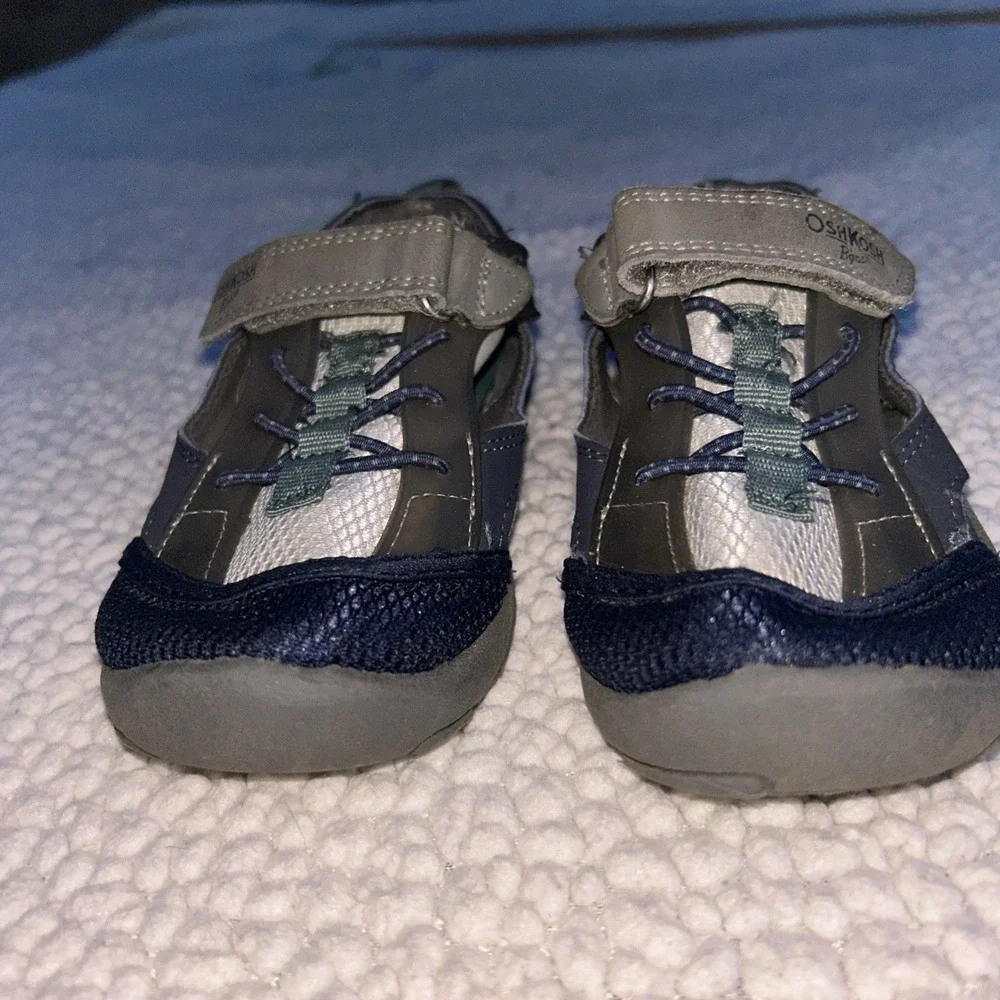 OshKosh Bgosh EverPlay Kids Navy Blue Grey Closed Toe Water Hybrid Sandals 10.5
